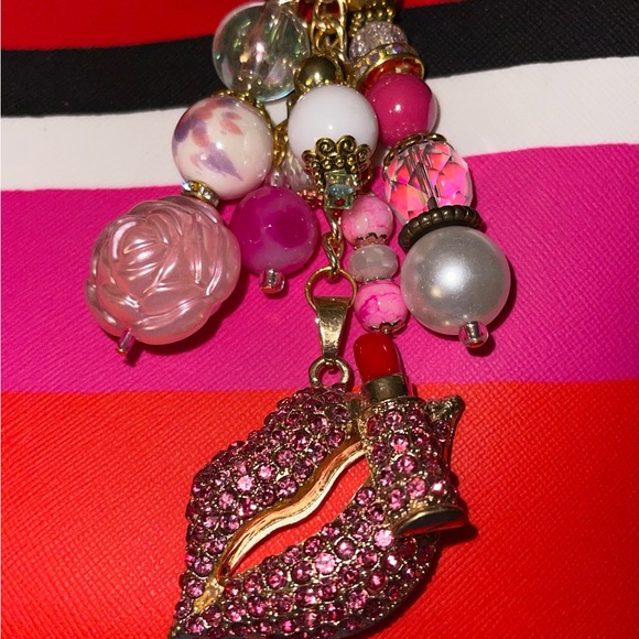 SOLD ‼️ Handbag Jewelry NEW Lips Lipstick Bag Charm Beads Keychain Flower Bag - Picture 11 of 15